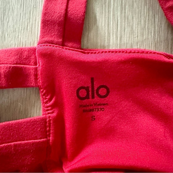 Alo Yoga Fortify Strappy Bra Tank w/ built-in bra Sz Small in Scarlet Red - Picture 4 of 4